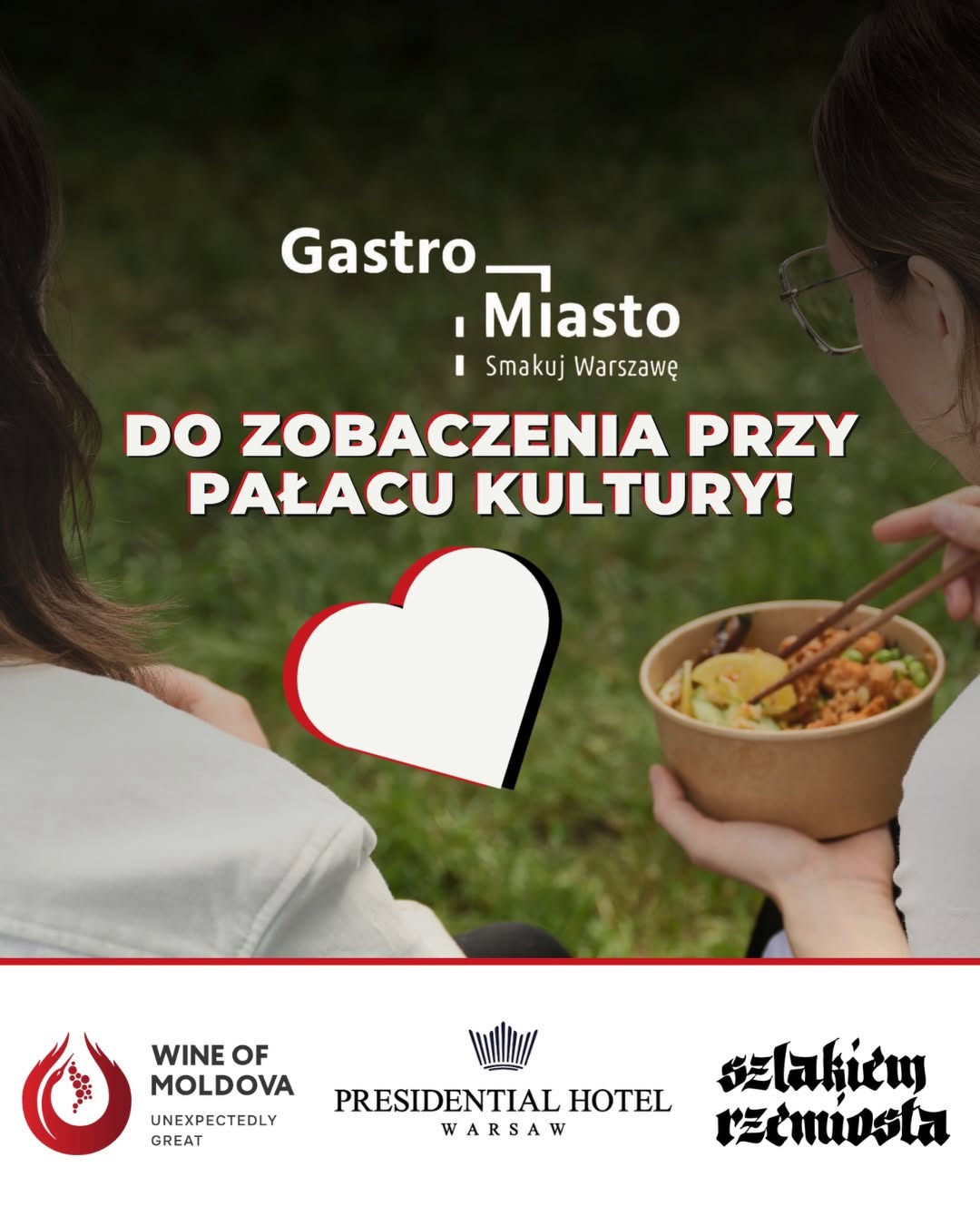 zdjęcie przestawia dwie osoby, z których jedna trzyma w dłoni pojemnik z jedzeniem i pałeczkami oraz napis Gastro Miasto. Do zobaczenia przy Pałacu Kultury